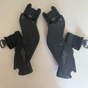 UPPAbaby Lower Adapters for Vista/ V2
Fits RumbleSeat/Bassinet/Mesa/Aria
